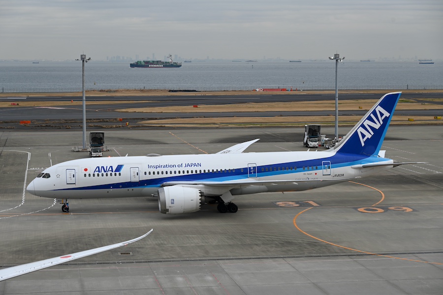 ANA初の787「JA801A」、あす3月1日“トリトンブルー姿”見納め AirJapan