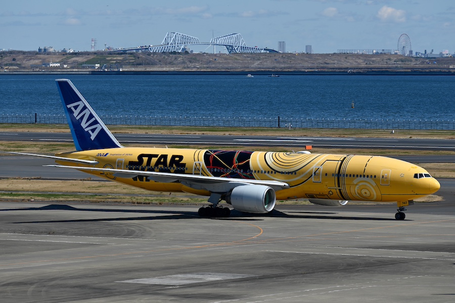 ANA Blue Baseツアーに「スター・ウォーズ」塗装機の模型登場 C-3PO役