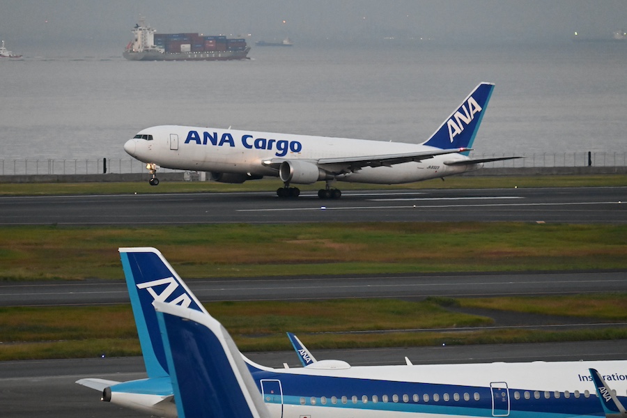 ANAの767-300BCF「JA8323」が離日 JA8000番台機、残り1機に - TRAICY