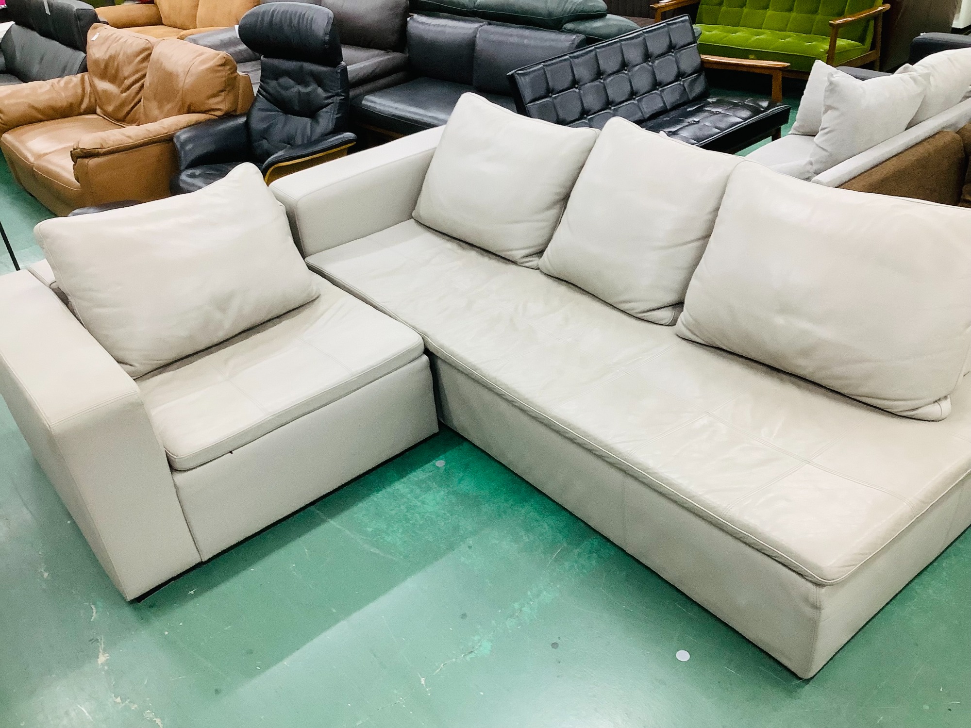 中古家具大量展示中！】BoConcept/ボーコンセプト レザー カウチ