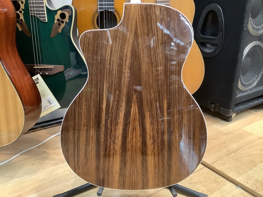 エレアコ！Taylor（テイラー）の214ce DLX ES2が入荷しました！｜2021