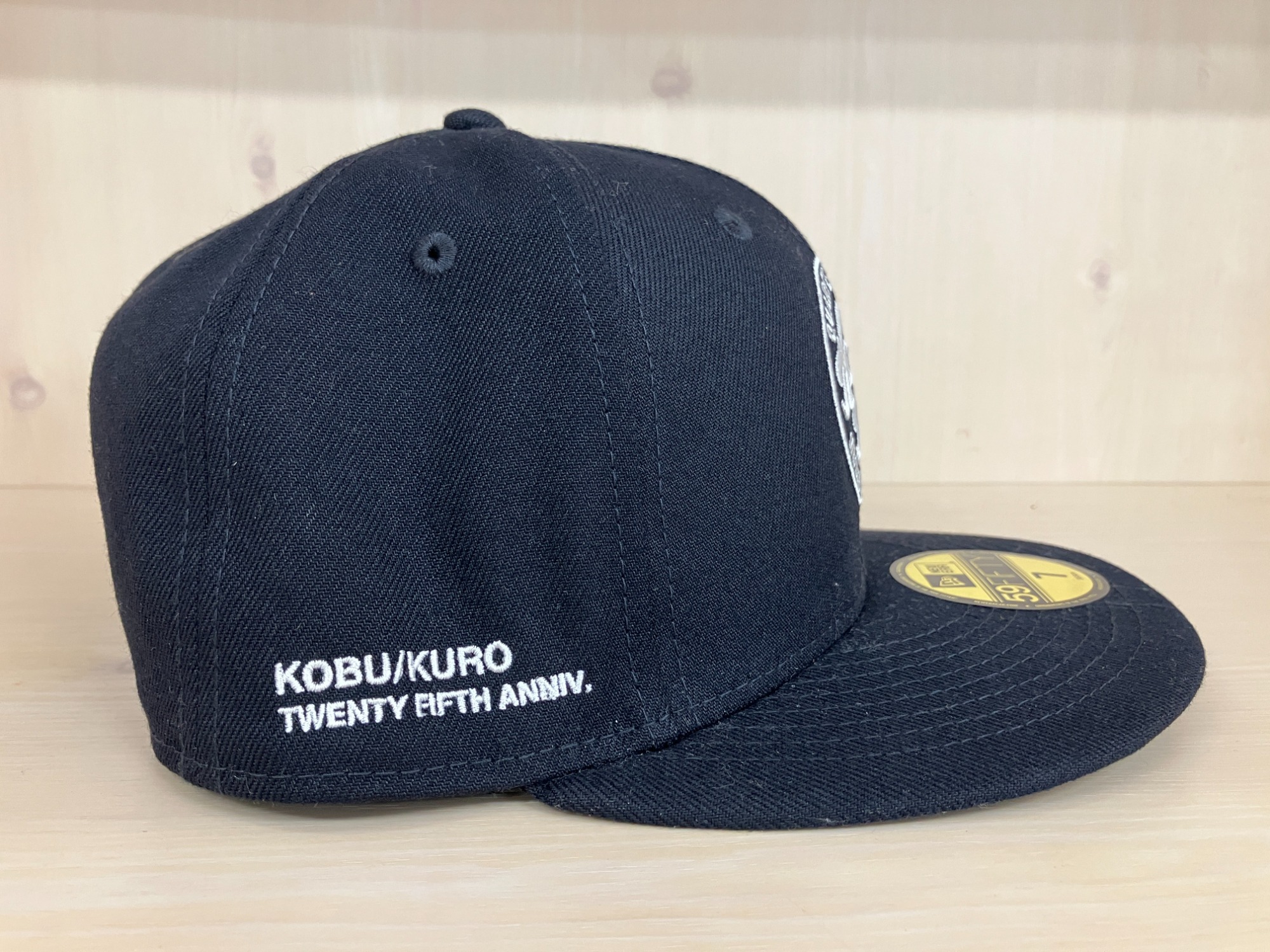 コブクロ × ニューエラ 25周年記念 コラボキャップ のご紹介です