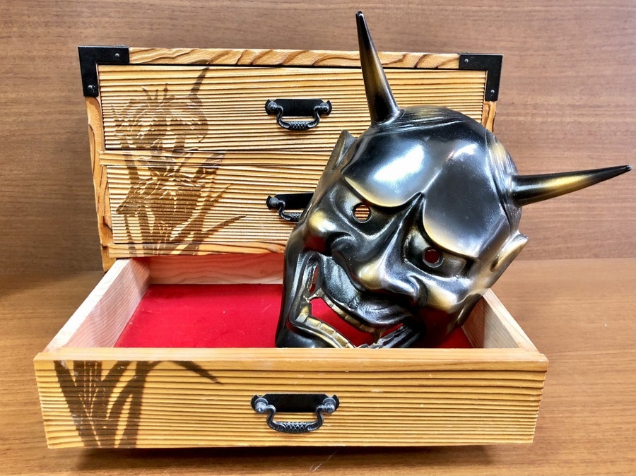 お面】鉄製の般若の面が入荷しました！インテリアにいかがでしょうか