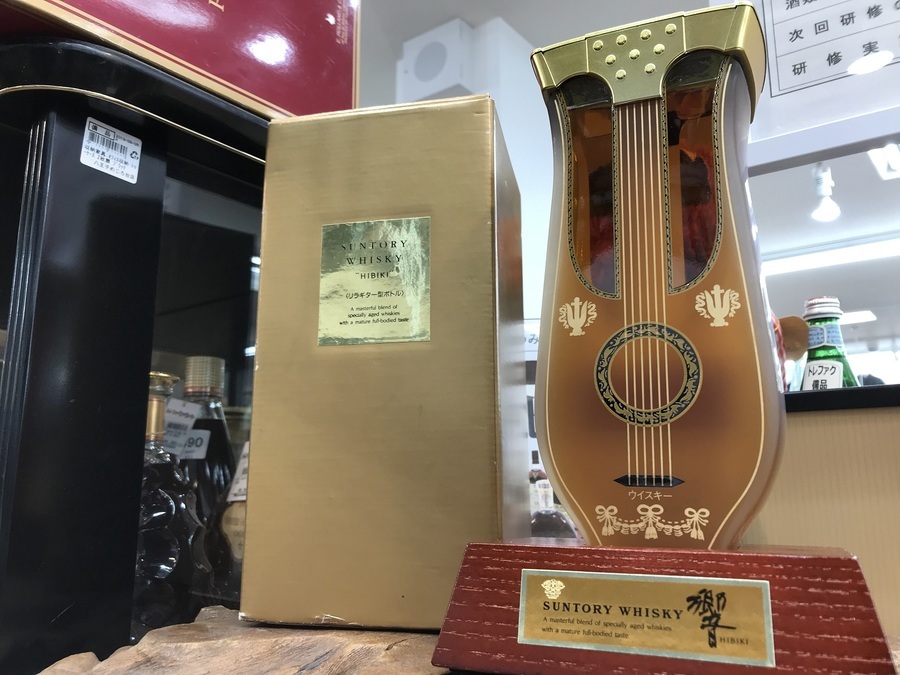 サントリー 響 リラギター型ボトルを買取入荷致しました！！【八王子