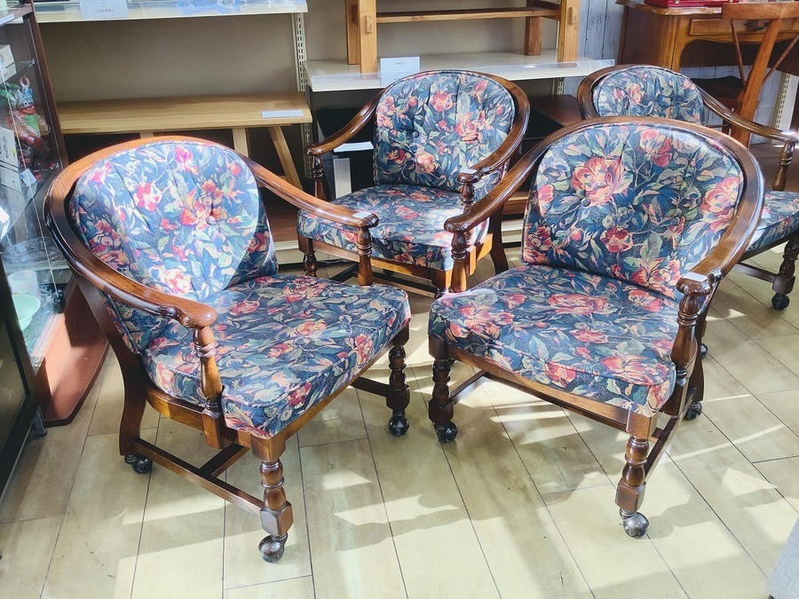 karimoku（カリモク）コロニアルのアームチェアが入荷！【トレファク花