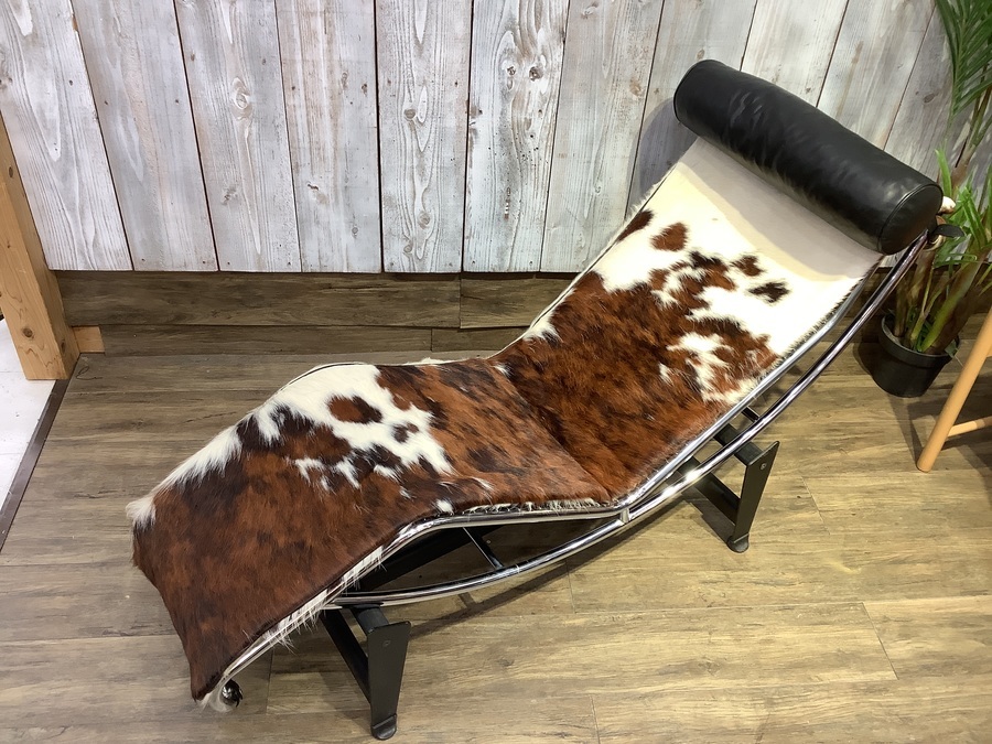 ル・コルビジェデザインのシェーズロング（LC4・ポニースキン・リ