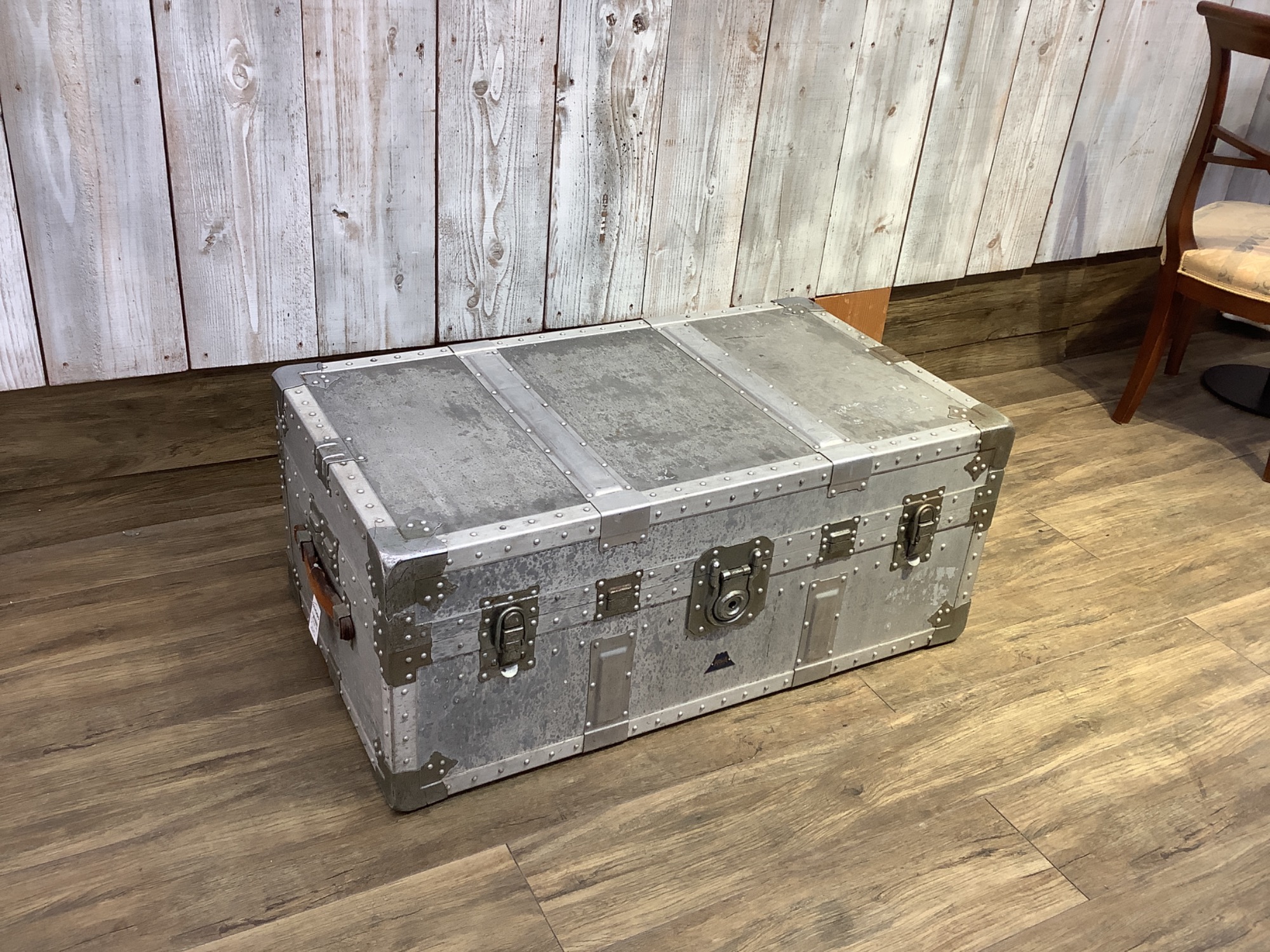 KOWA INDUSTRY】ビンテージ感たっぷりのアルミトランクケースが入荷