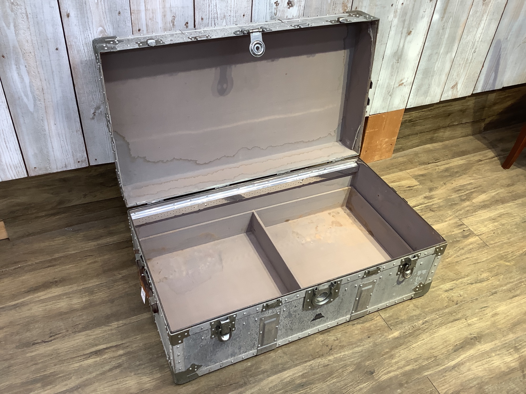 KOWA INDUSTRY】ビンテージ感たっぷりのアルミトランクケースが入荷