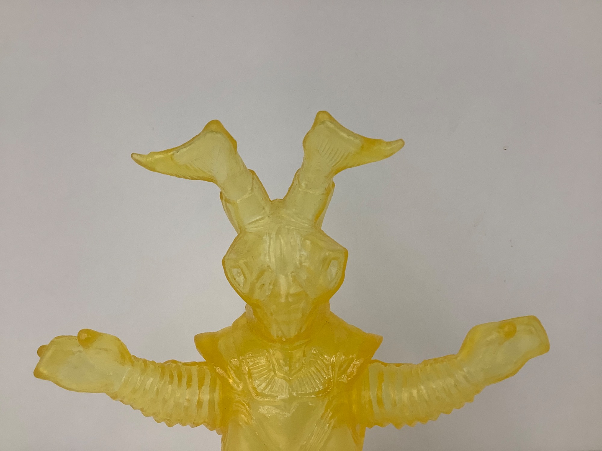 抽選プレゼントカラーのゼットンのソフビ【クリアイエロー 1983年】が