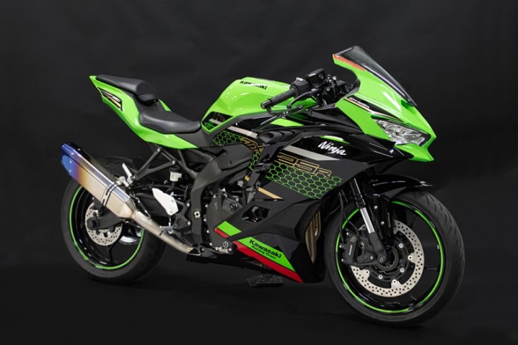 Ninja ZX-25R用 IKAZUCHI 政府認証（JMCA）／レーシング フル