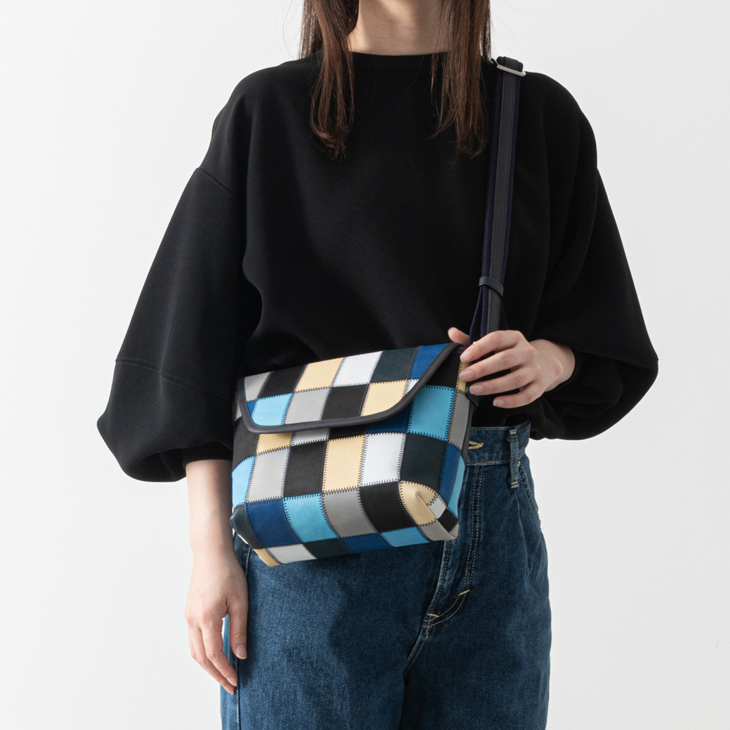 ミニショルダー＆ボディバッグに大人気カラー「ブルーマルチ」登場