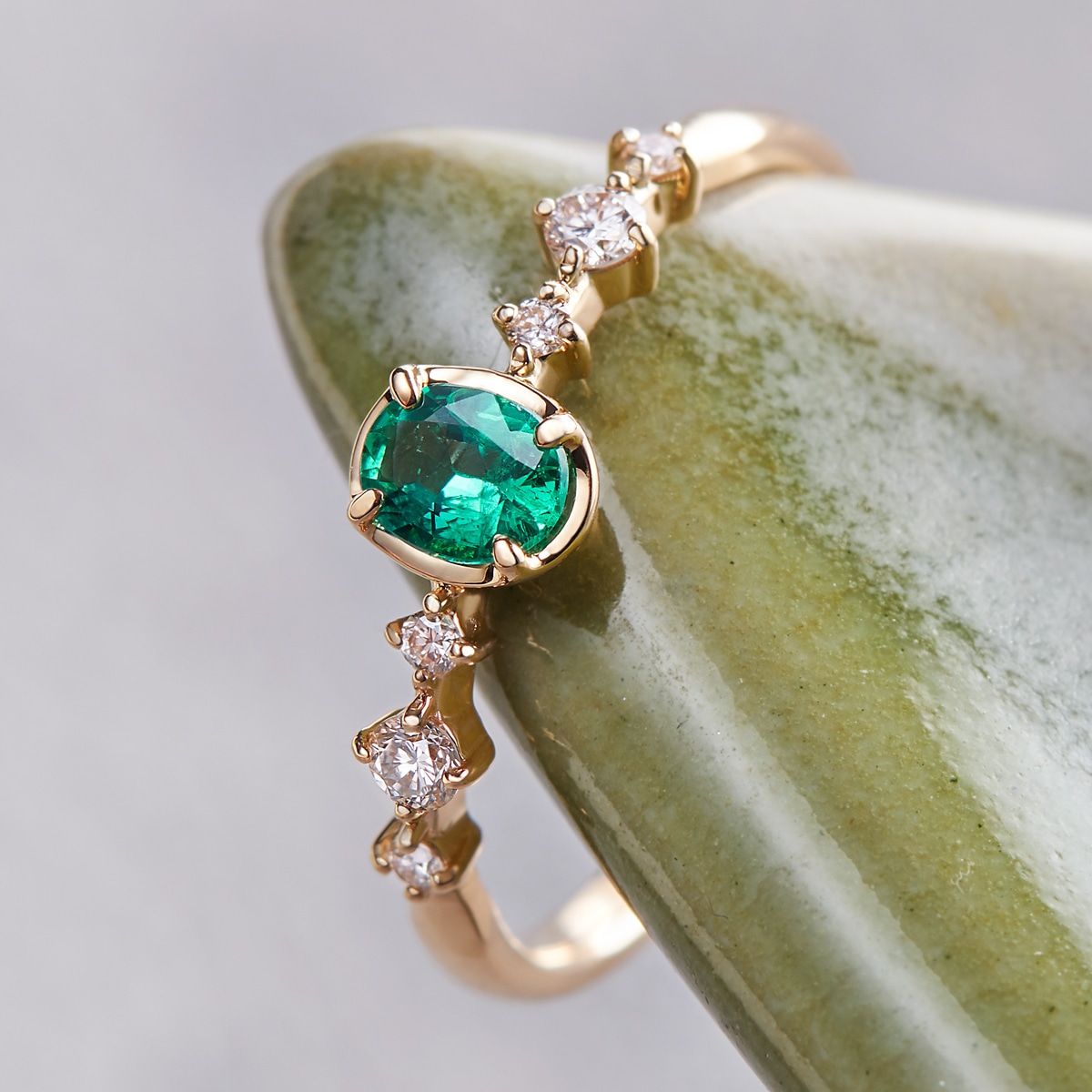 K18イエローゴールドエメラルドリング(RFR831-002)|TSUTSUMI