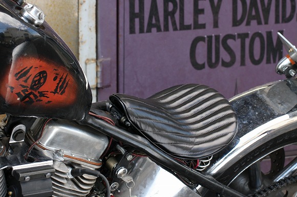 本革ソロシート 縦タックロール 取付イメージ - TT&CO. ブログ