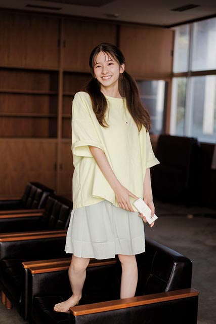 乃木坂46・5期生の菅原咲月が初登場＆初表紙！「B.L.T.」で見せる驚く