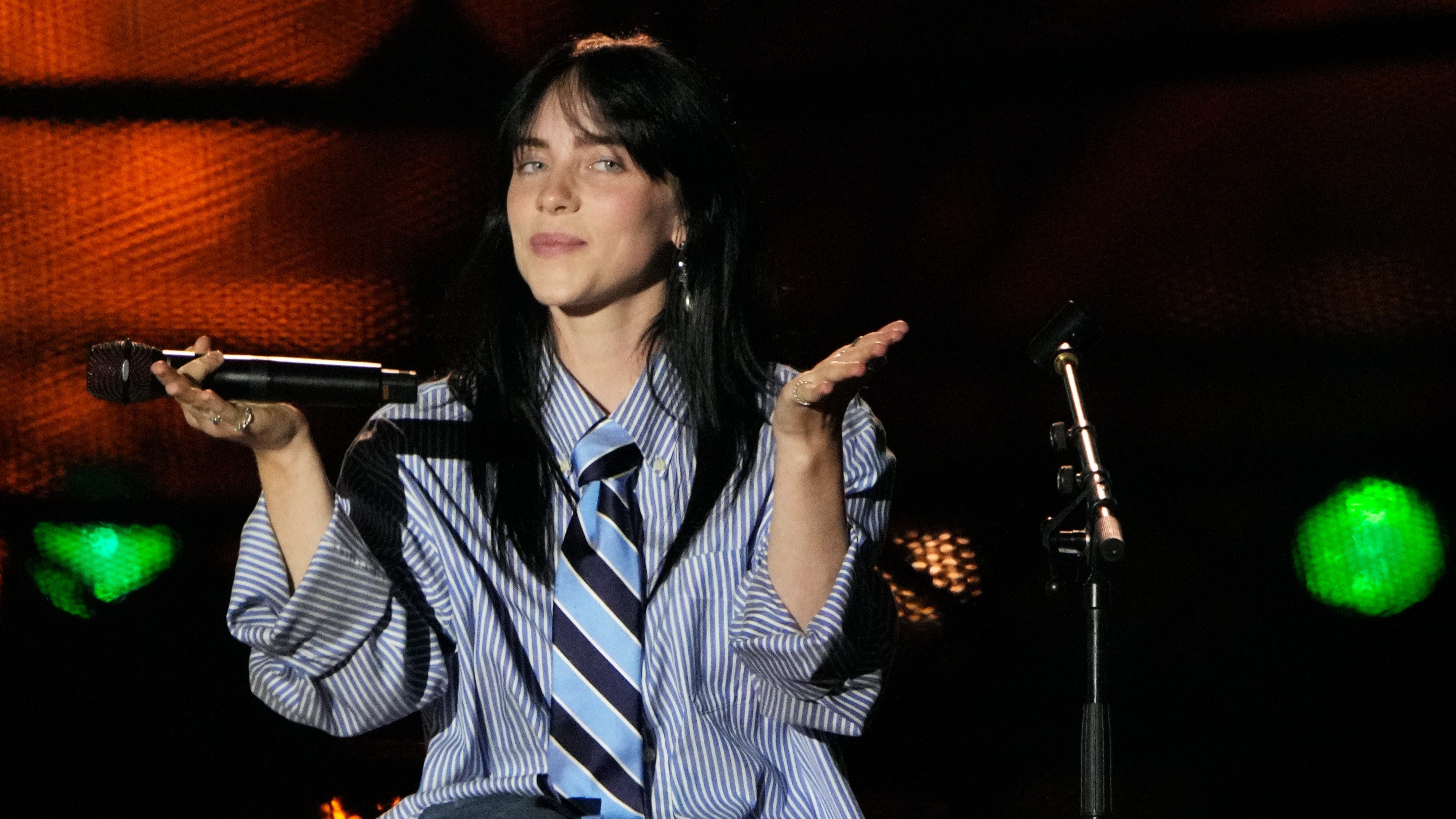 STP-L-EILISH-1111-02_4f3af0.