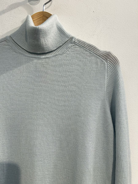 MORABITO BLANC(モラビトブラン) タートルセーター パステルブルー