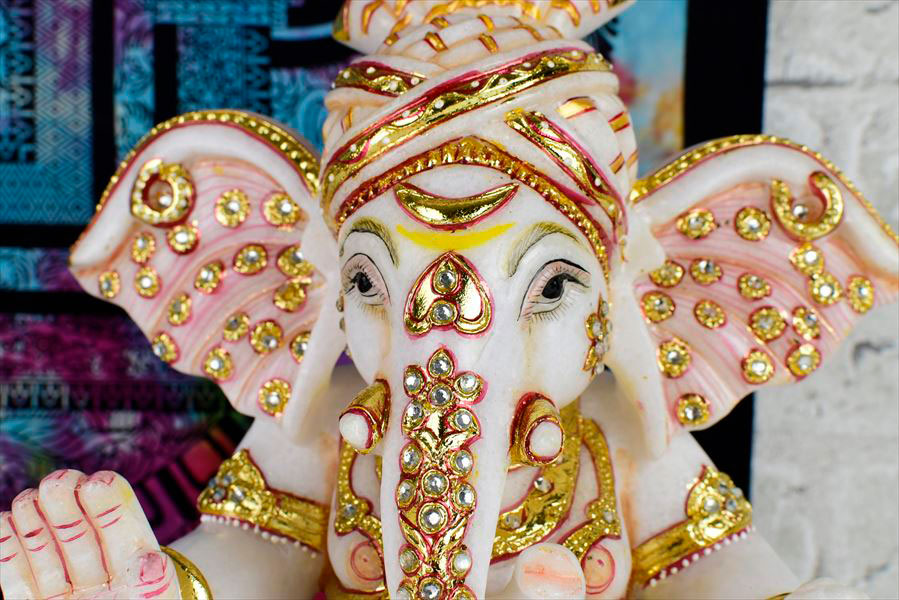 特級品 ガネーシャ像 大理石 置物｜彫刻とペイントが美しい｜アップ