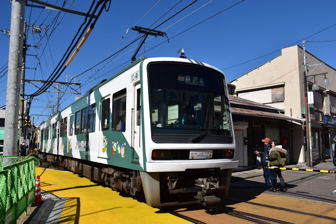 2025年2月10日 江ノ電の台湾ラッピング列車を撮影する