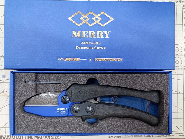 ダマスカス鋼ならではの美と強靭さを併せ持つ、「ダマスカスメリー