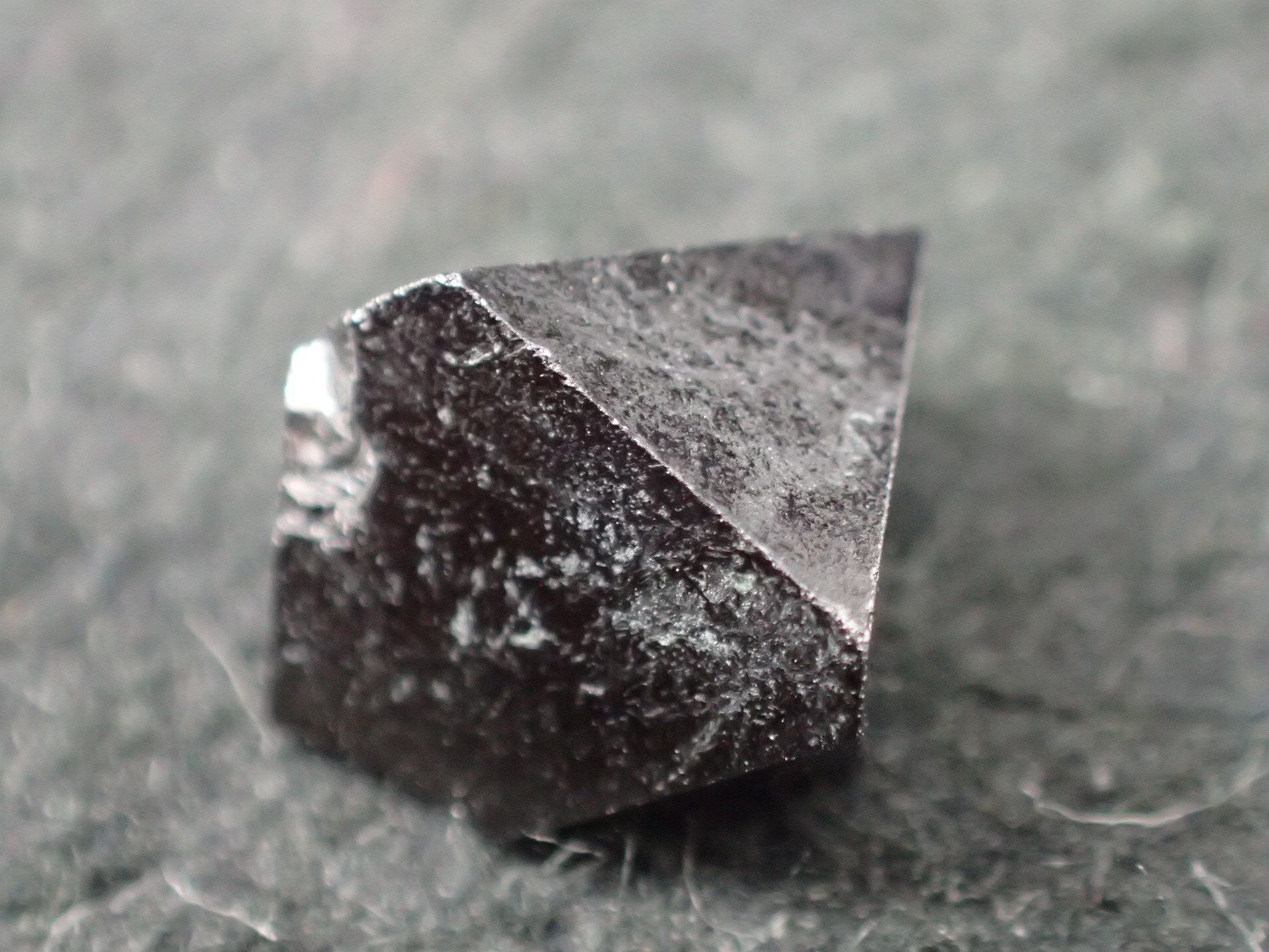 最高品質磁鉄鉱(Magnetite) Tormiq Valley, Haramosh Mts., Roundu