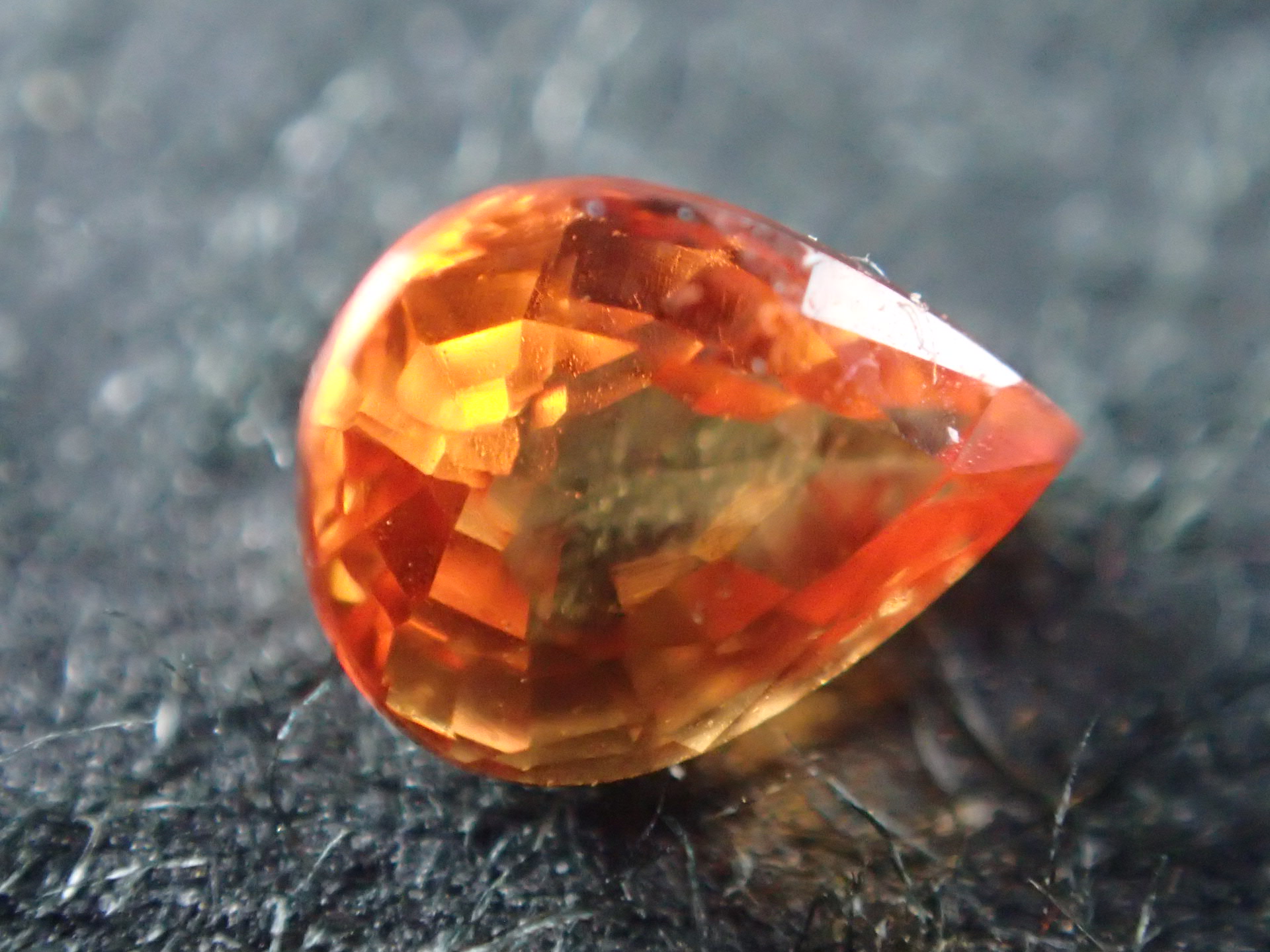 最高品質ファンシーオレンジサファイア ペアシェイプカット スリランカ