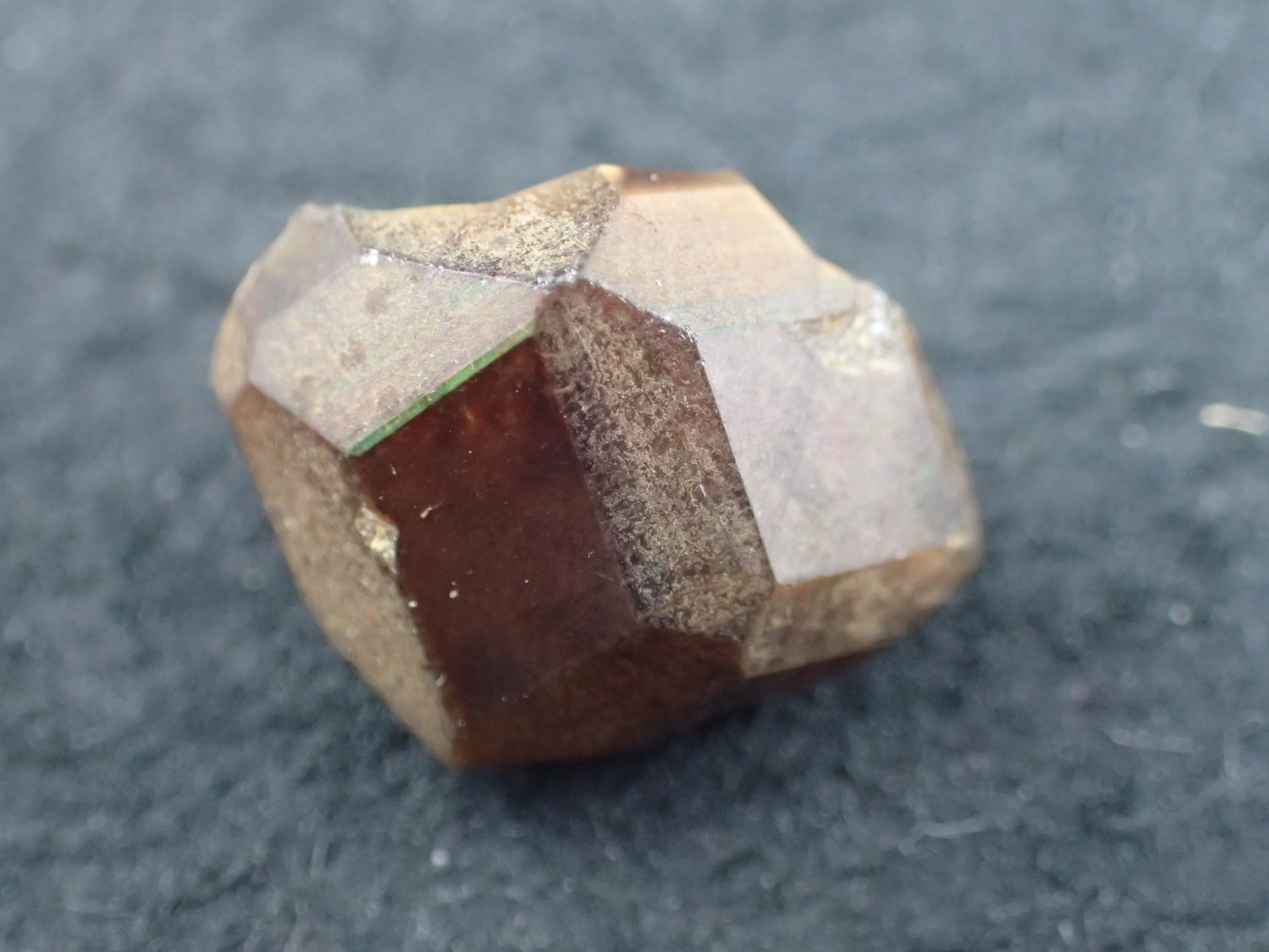 最高品質レインボーガーネット（灰鉄柘榴石・アンドラダイト） 奈良県