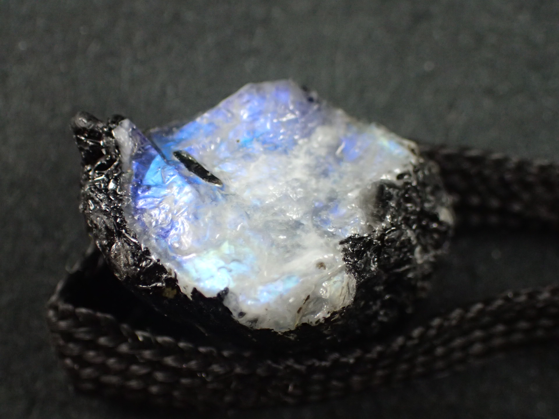 最高品質ロイヤルムーンストーン原石 スリランカ 産 ｜石の販売専門店