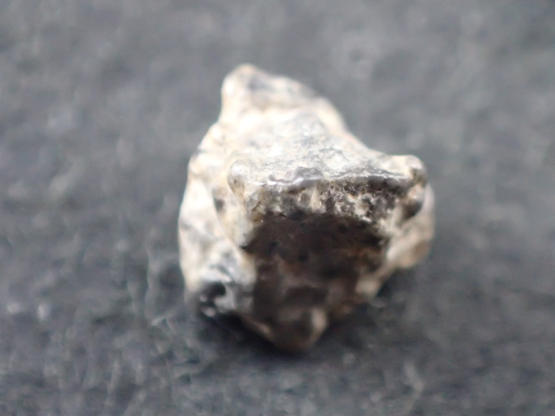 月から飛来してきた隕石 ｜石の販売専門店【vec stone club】