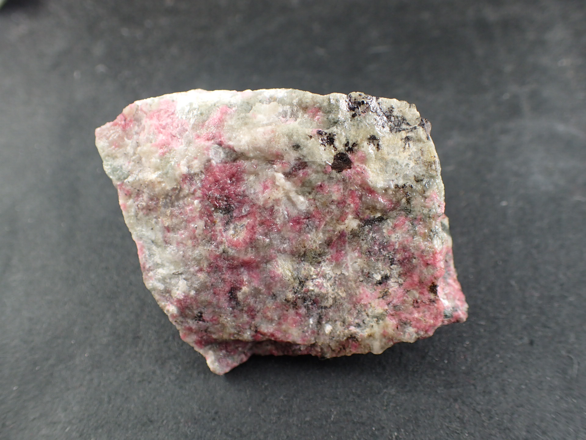 ノルウェー産鉱物】 桃簾石01(チューライト/ゾイサイト亜種) [PTS01