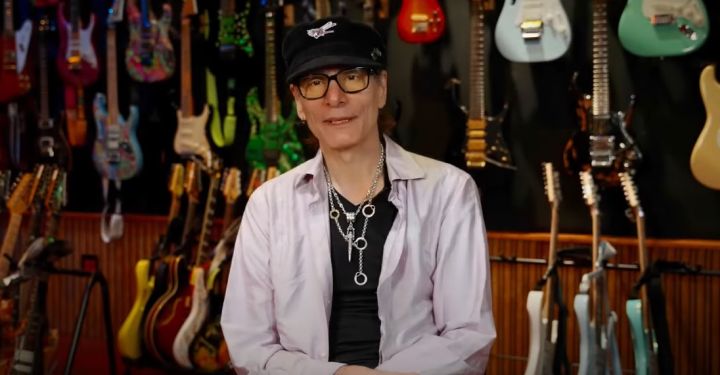 Steve Vai On The 'Forensic' Approach To Co-Producing 'Skyscraper