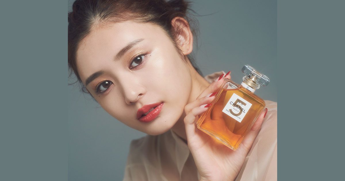 シャネル ホリデー コレクション 2021が「シャネル N°5」100周年を記念