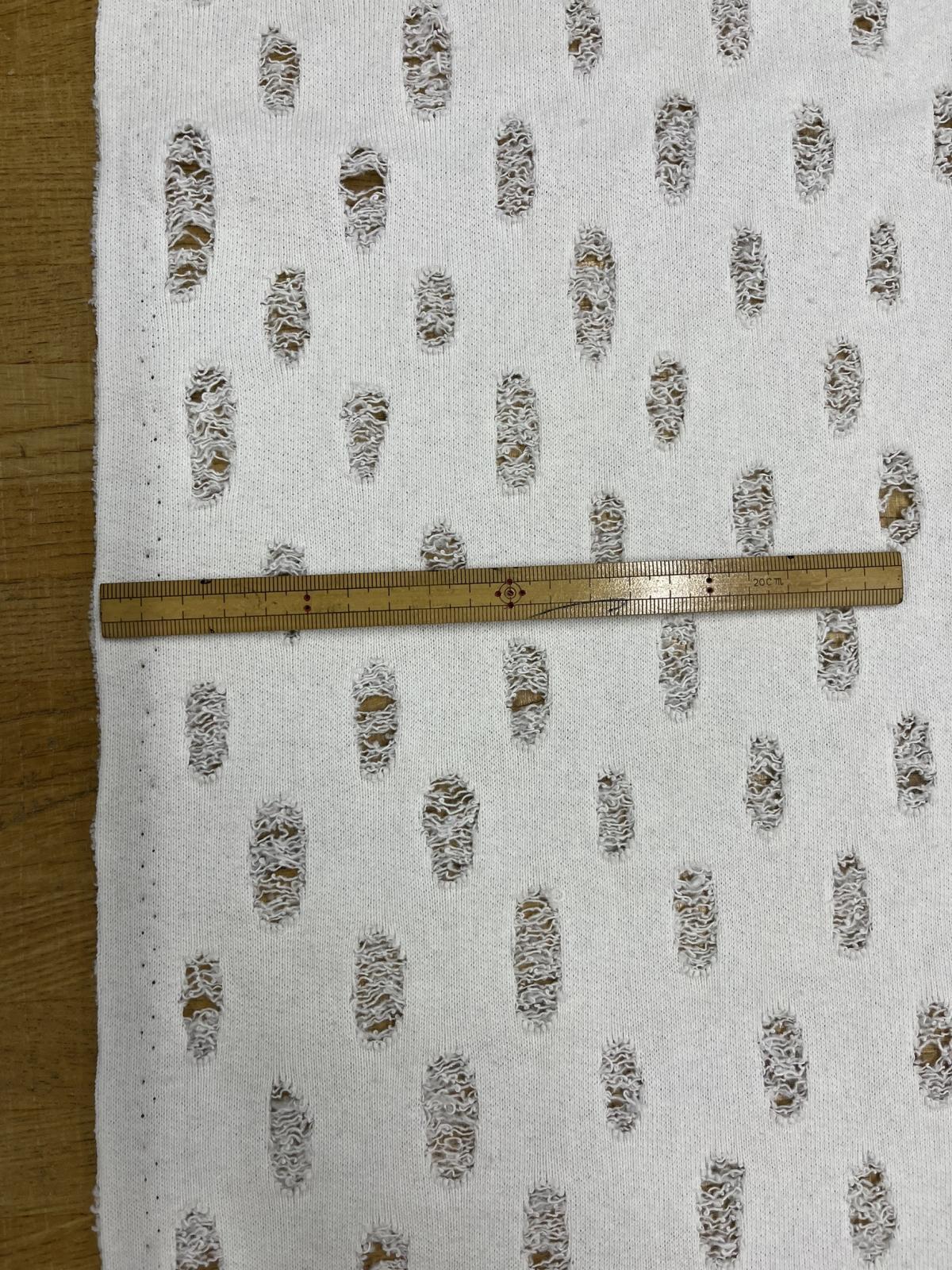 生地：綿100％オパール型加工風ダメージ裏毛ニット（白） - 日暮里繊維