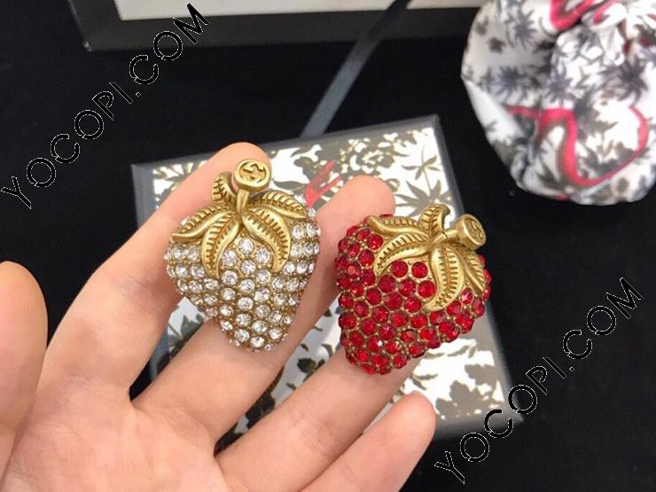 GUCCIいちご ブローチ ダイヤモンド グッチ ストロベリー 白い色、赤い
