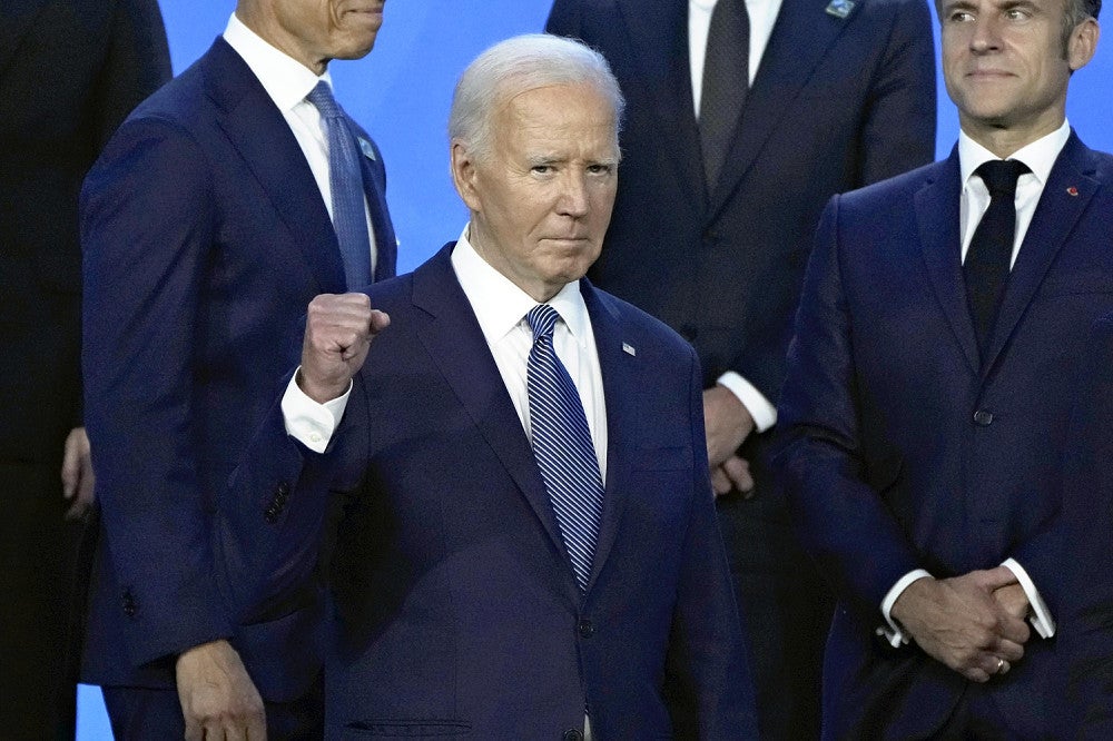 大統領選挙:ジョージ・クルーニーさんからの撤退求める寄稿、察知した