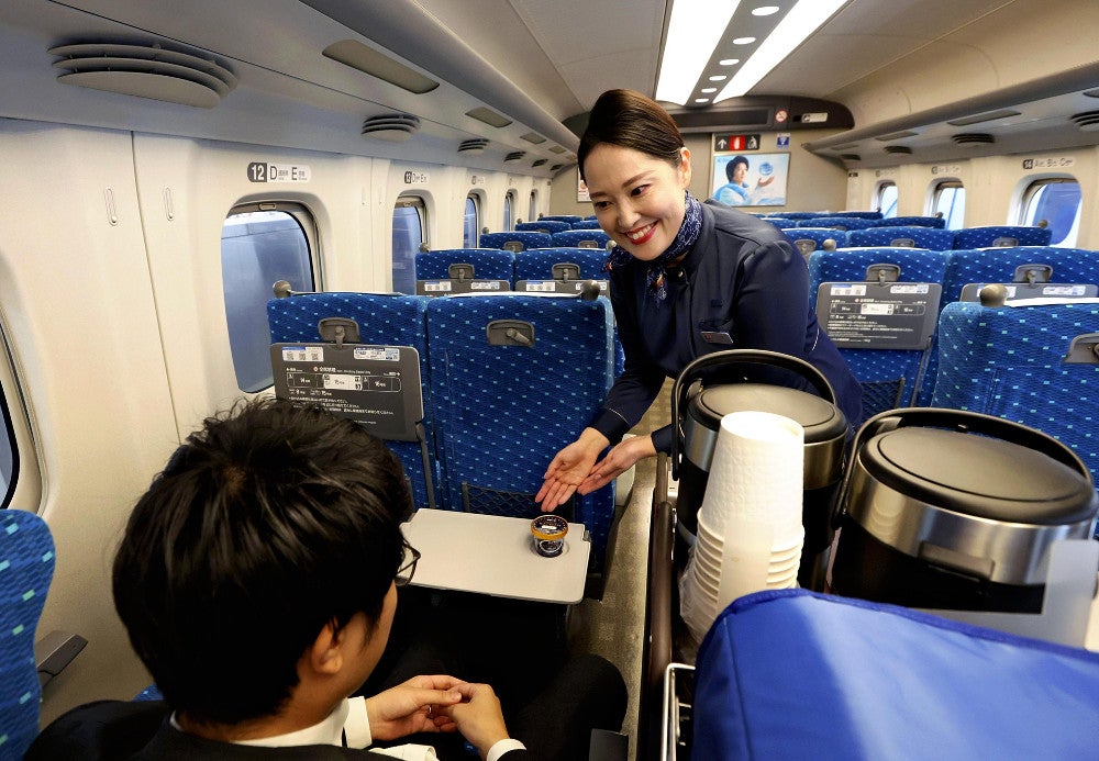 東海道新幹線「車内販売ワゴン」50台を抽選販売、1台10万円