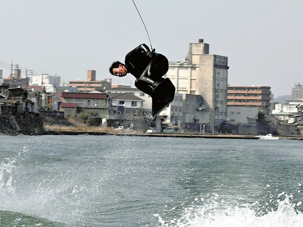 岡山：波乗り頂点 父と挑む：地域ニュース : 読売新聞