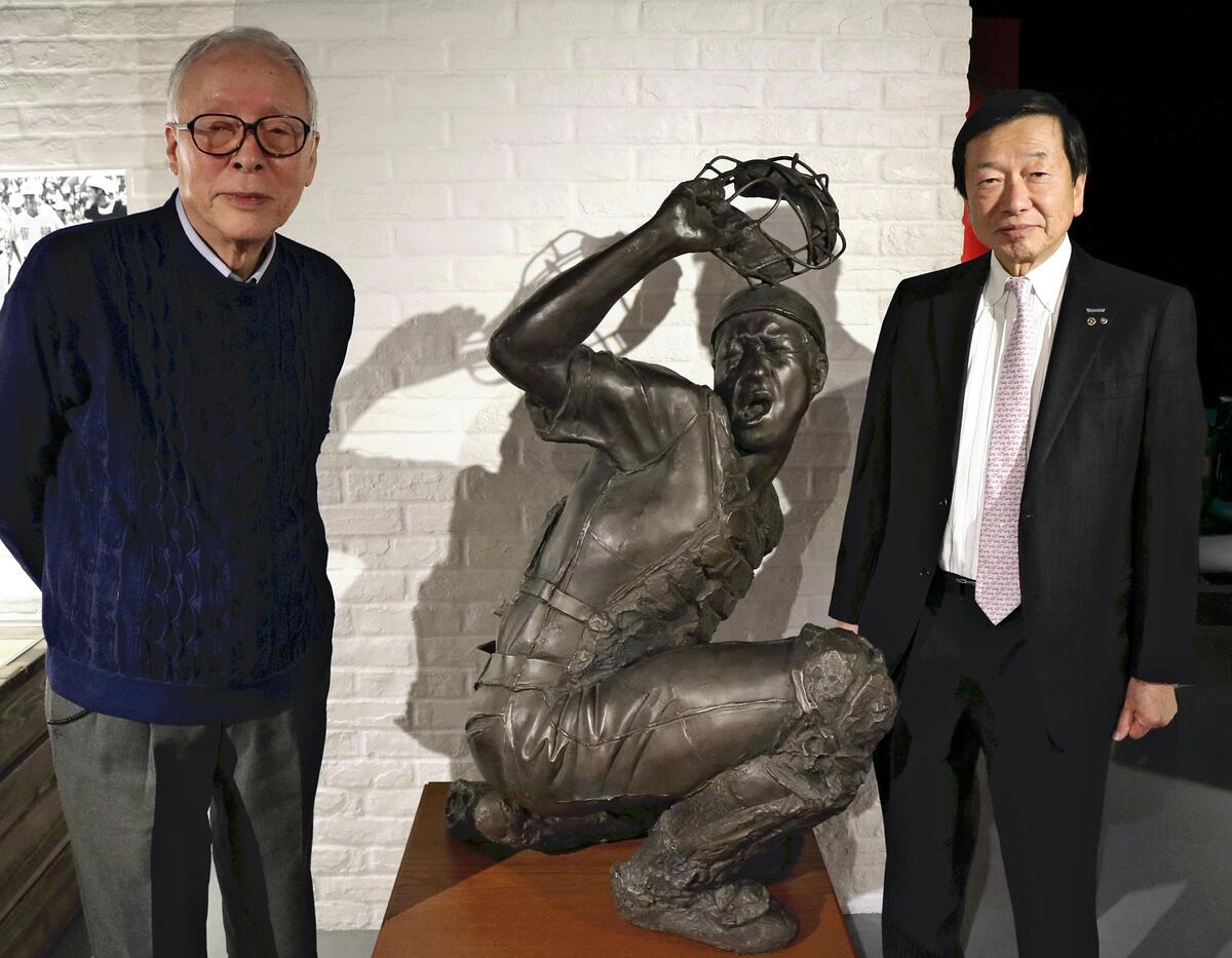 涙の球児に栄光あれ、試合に敗れた姿モチーフのブロンズ像が甲子園歴史