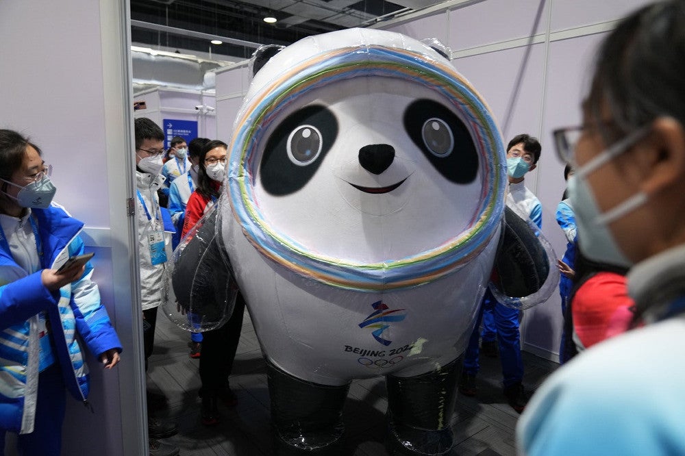 北京オリンピック公式マスコット、08年に続きパンダ…透明なカバーは