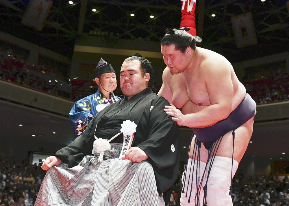 元琴奨菊の断髪式、照ノ富士ら400人がはさみ入れる…「最後の一番