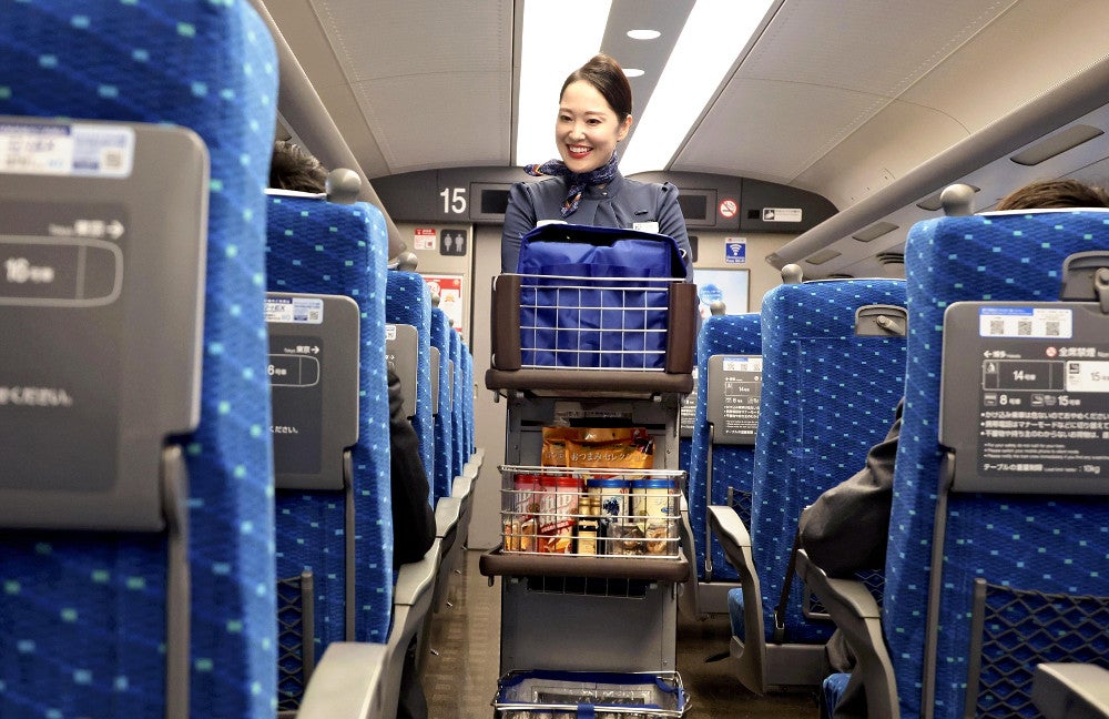 開業から59年続いた東海道新幹線の車内ワゴン販売、きょう終了…乗客