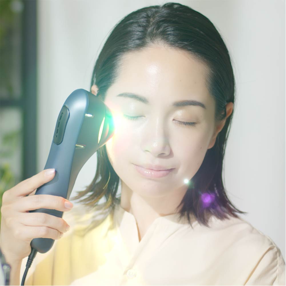 ブルーグリーンショット 答えは「緑」、新時代の光美顔器 | フェイス