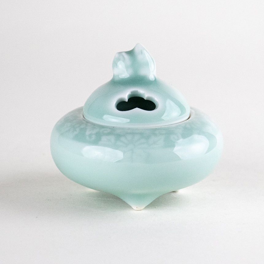 有田焼やきもの市場 | 有田焼 青磁かぶ ミニ香炉（木箱入） ※小さい