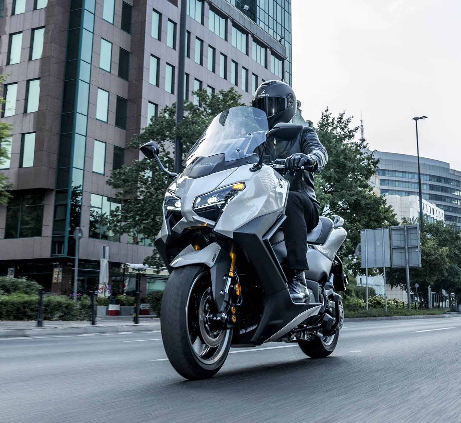 カラー＆デザイン：TMAX560 - バイク・スクーター | ヤマハ発動機