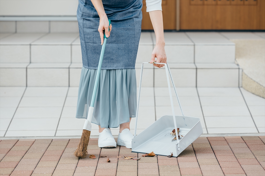 2989.jp+ 三ツ手チリトリD | 山崎産業株式会社 家庭用品事業