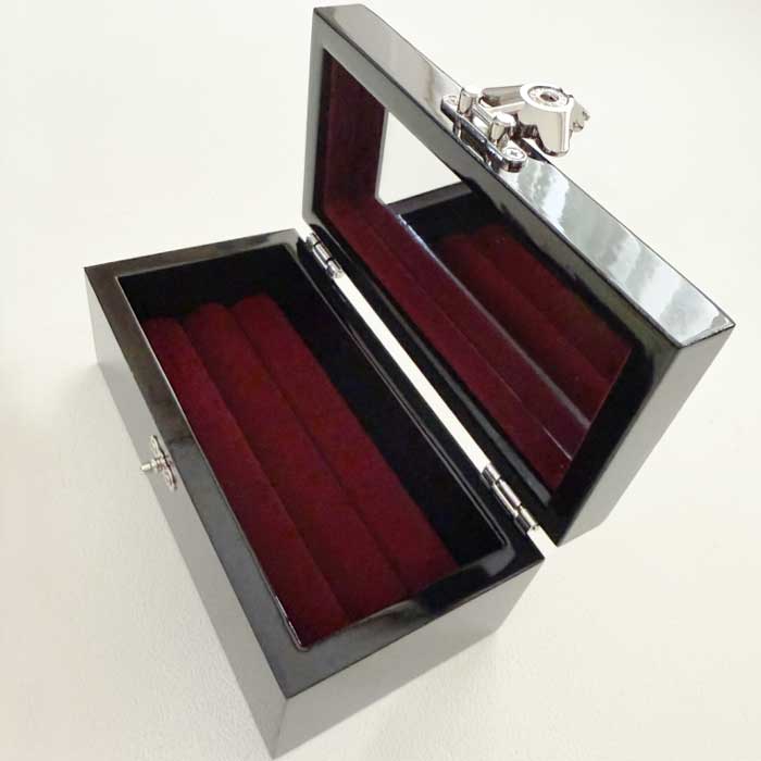 螺鈿細工 宝石箱 小物入れ 赤に螺鈿の上品な輝き 蝶の 韓国伝統工芸