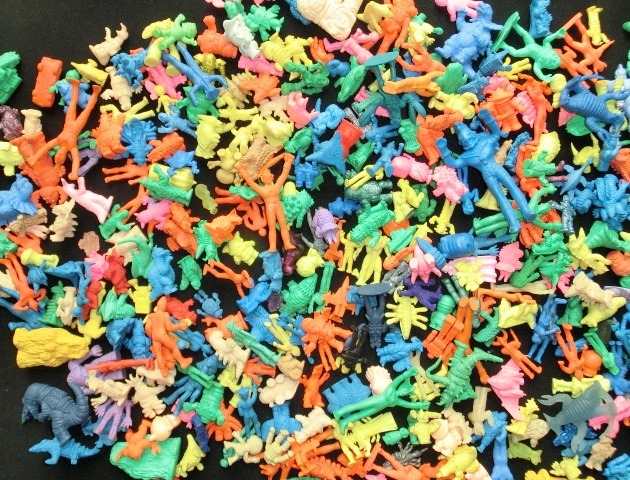 怪獣、ウルトラマン消しゴム等・大量セット - ゼウスの森