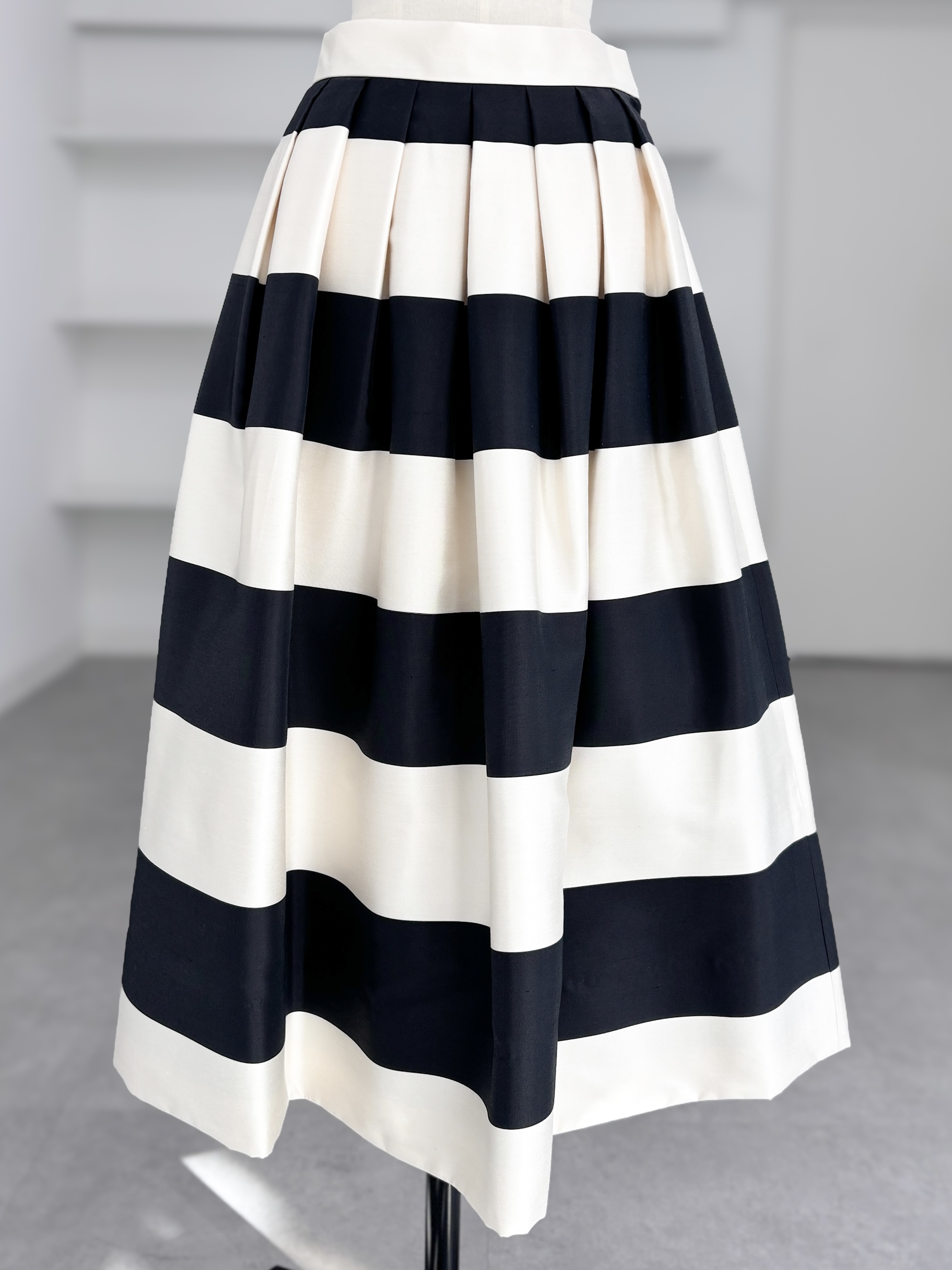 Anna Silk Big Border | SHE Tokyo online shop