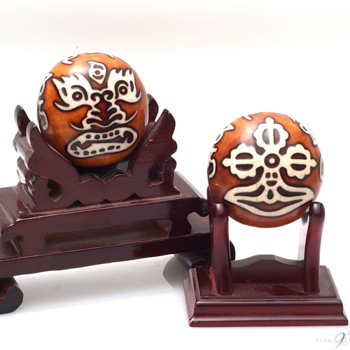 カルセドニー（玉髄）から作られた上肯龍紋天珠とは