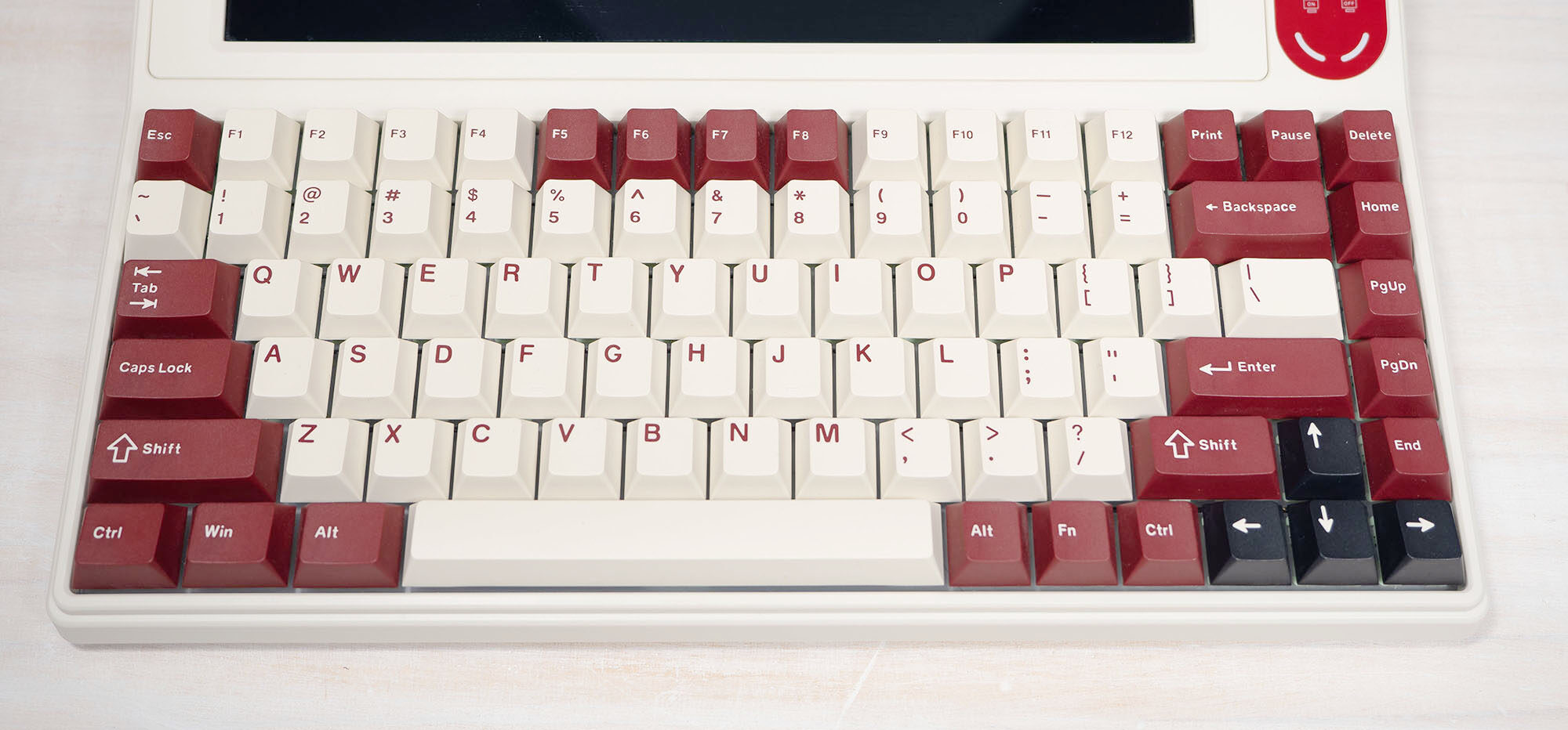 ディスプレイ一体型のロマン系キーボード！Ajazz AKP846レビュー（商品