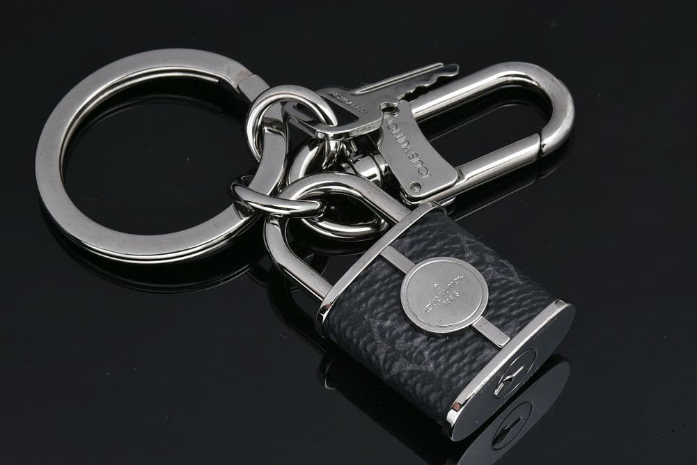 駅南やまご質店オンラインショップ / ヴィトン キーホルダー LVロック